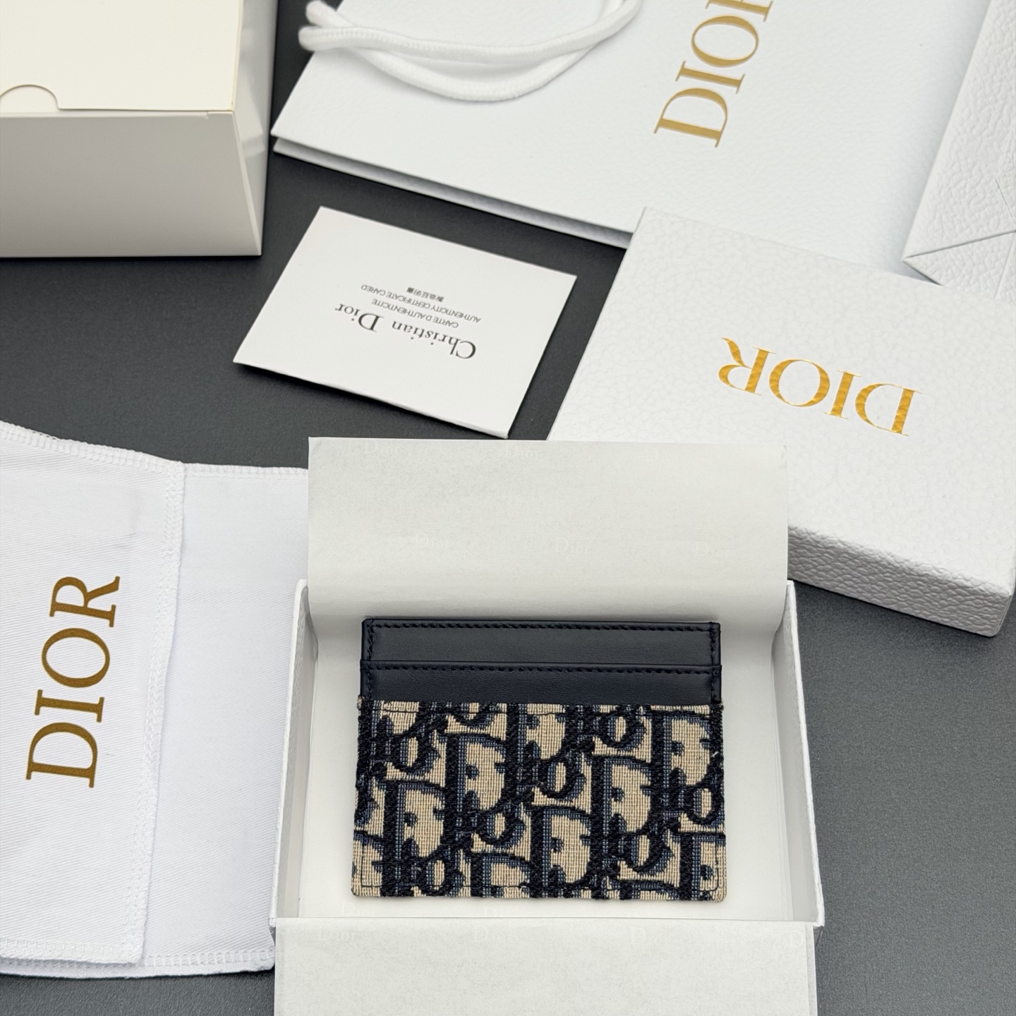 디올(DIOR) 30 Montaigne Freesia 몽테인 프리지아 카드 지갑 홀더