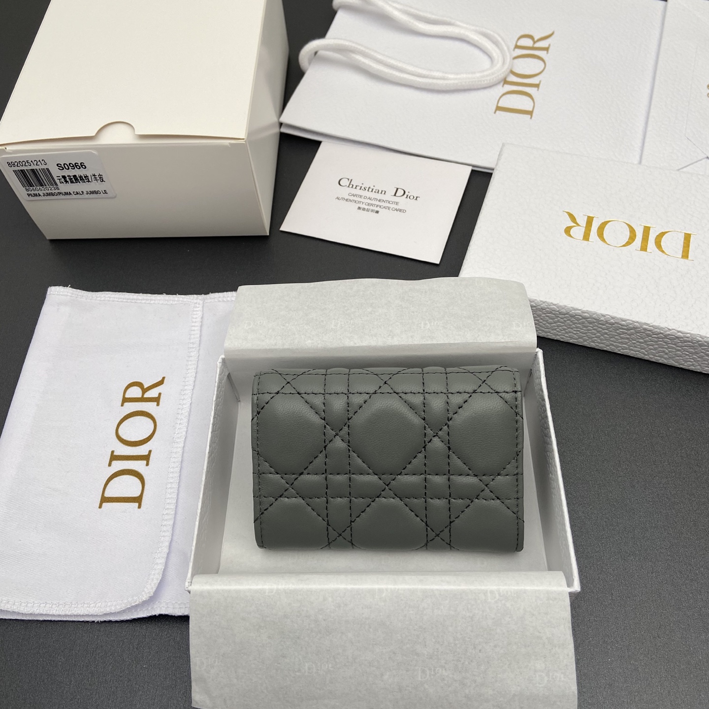 디올(DIOR) 졸리 글리신(Jolie Glycine) 클라우드 까나쥬 월렛 지갑