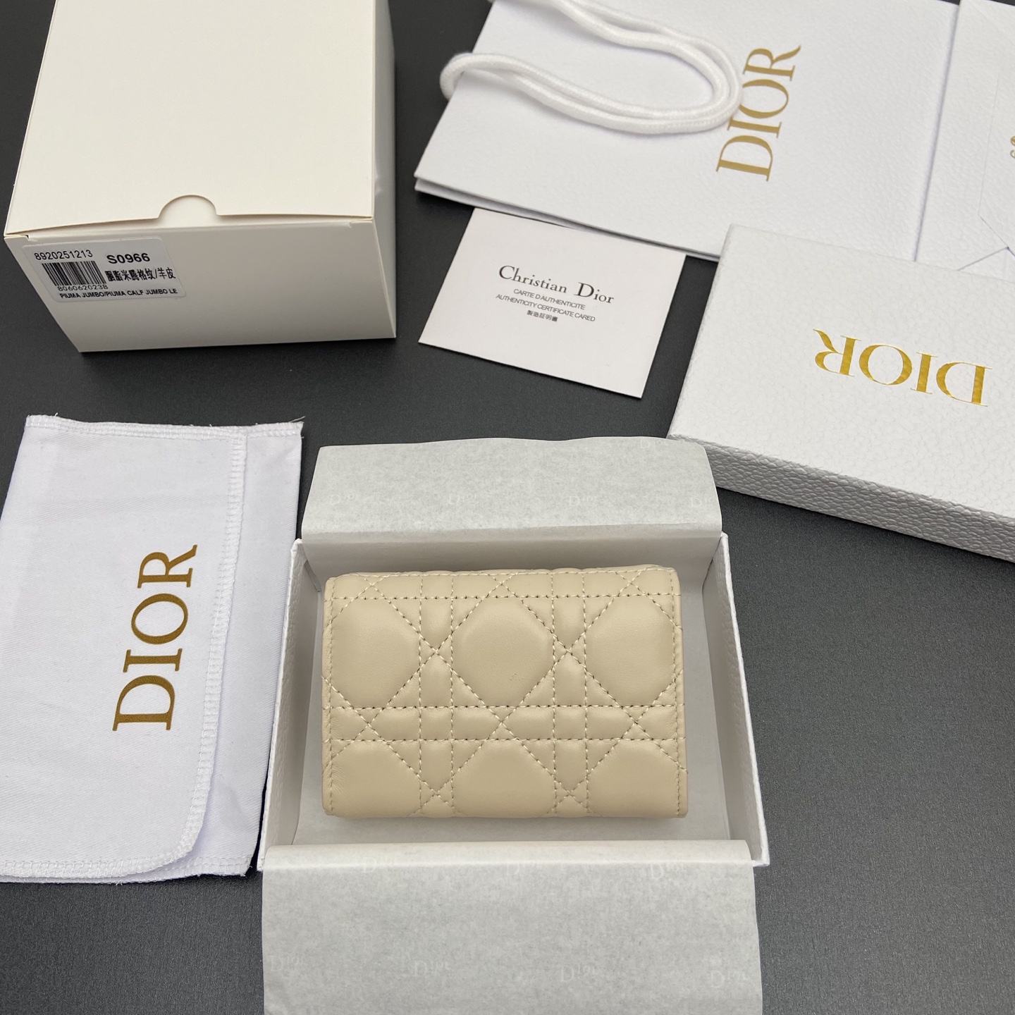 디올(DIOR) 졸리 글리신(Jolie Glycine) 클라우드 까나쥬 월렛 지갑