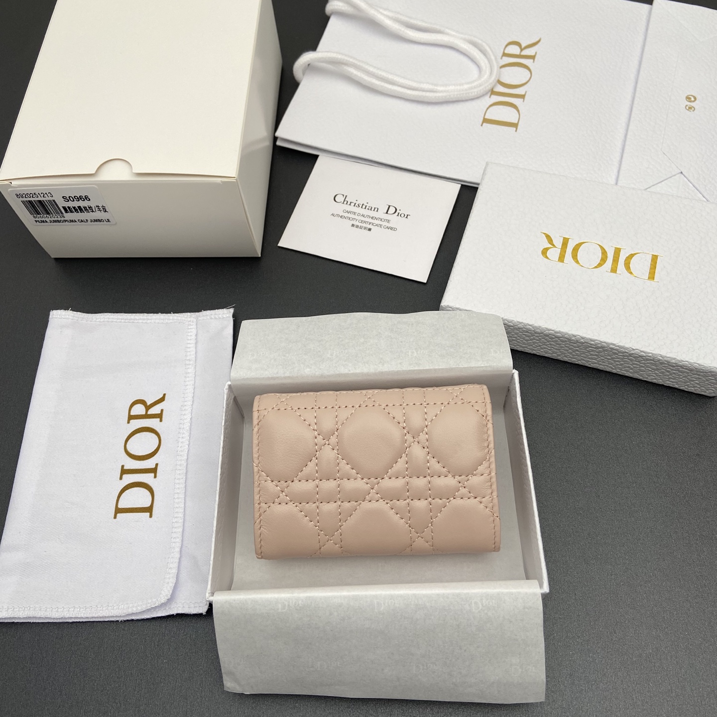 디올(DIOR) 졸리 글리신(Jolie Glycine) 클라우드 까나쥬 월렛 지갑