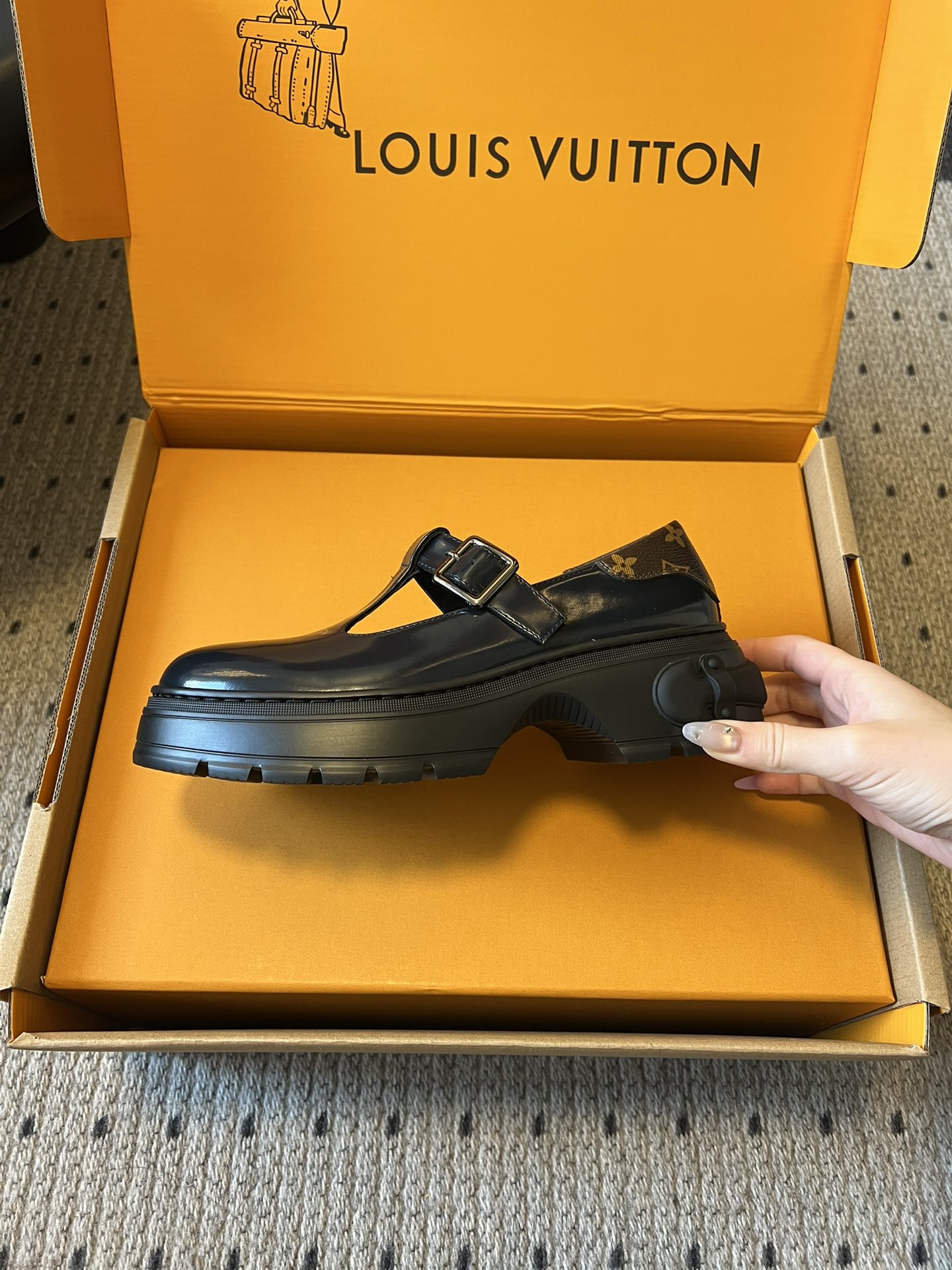 루이비통(LV) 여성 레트로 마리제인 신발