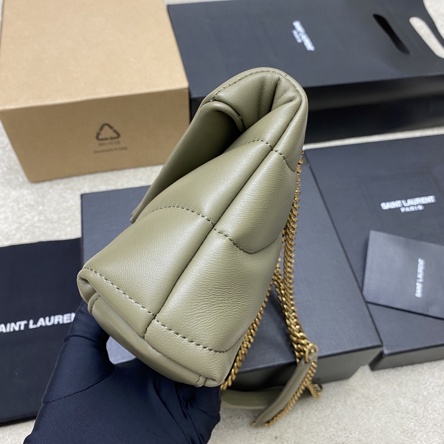 생로랑(YSL) 루루 푸퍼(Loulou Puffer) 미니 모스 그린 램스킨 숄더백 가방