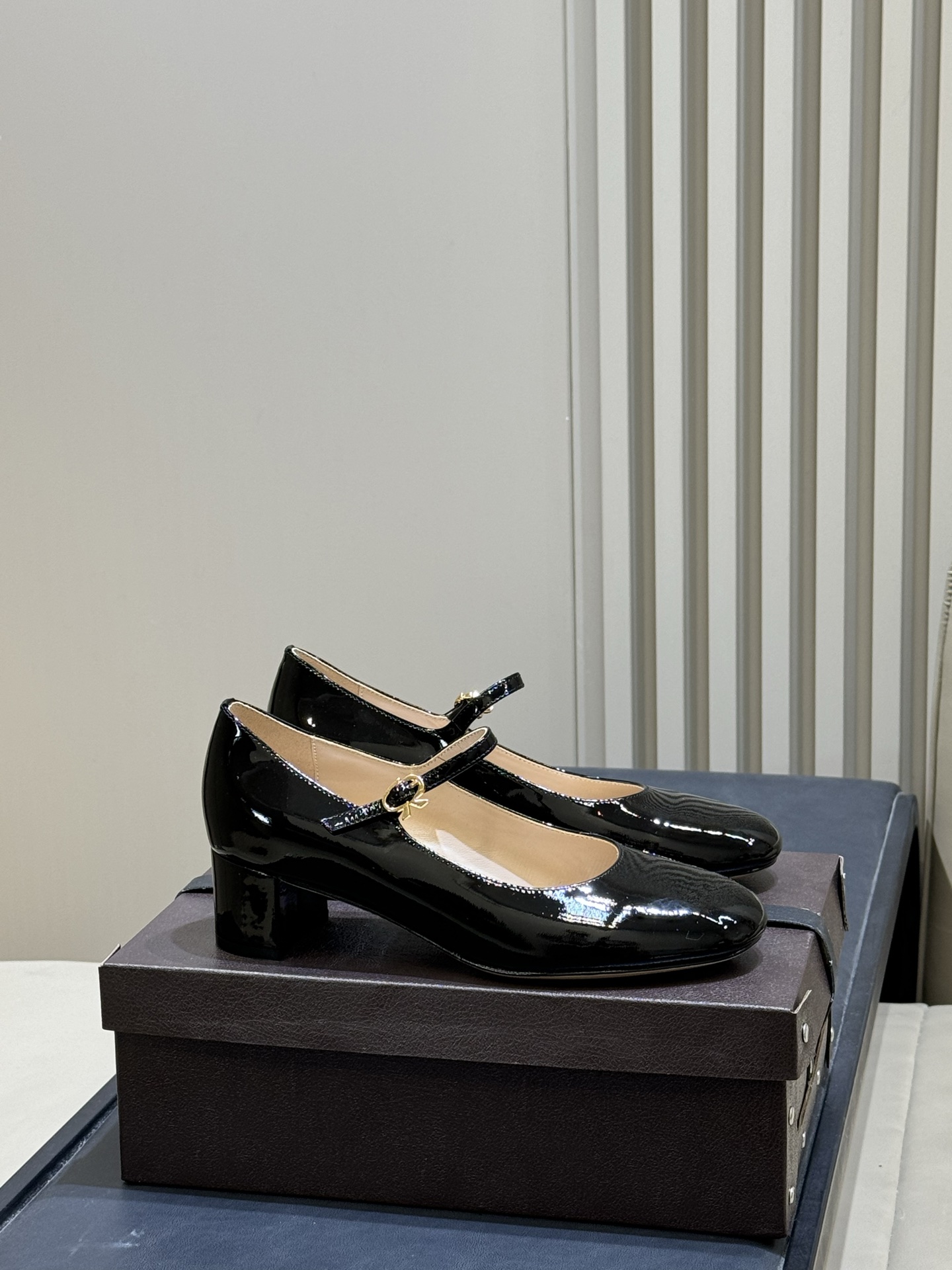 지안비토 로시(Gianvito Rossi) 메리제인 힐 신발