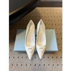 프라다(PRADA) 토 미드힐 펌프스 신발