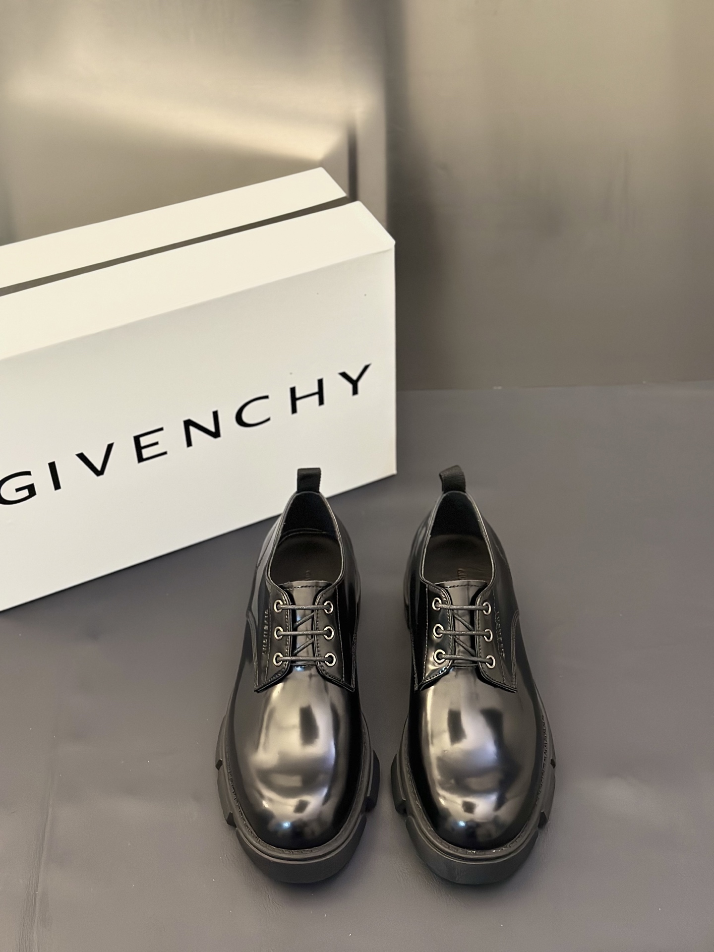 지방시(GIVENCHY show) 쇼 컬렉션 남성 레더 로우 구두 신발