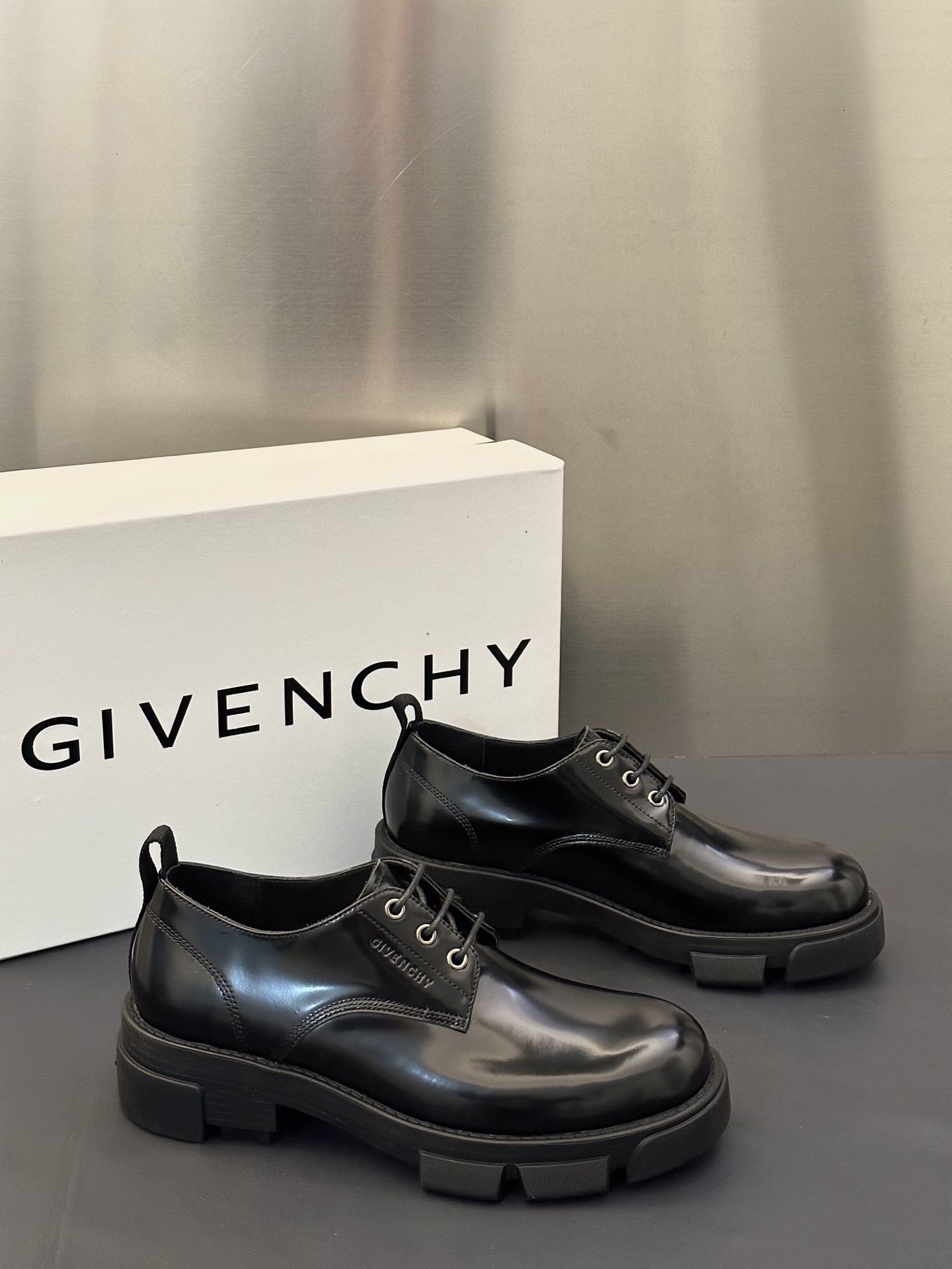 지방시(GIVENCHY show) 쇼 컬렉션 남성 레더 로우 구두 신발