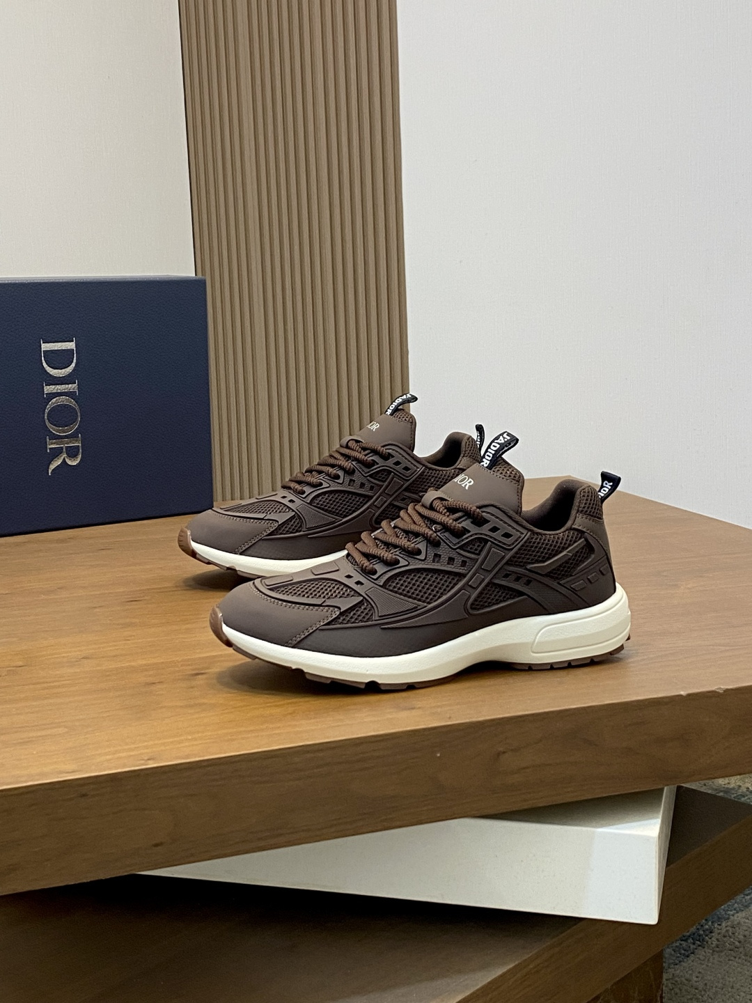 디올(DIOR) 테크니컬 메쉬 스니커즈 신발