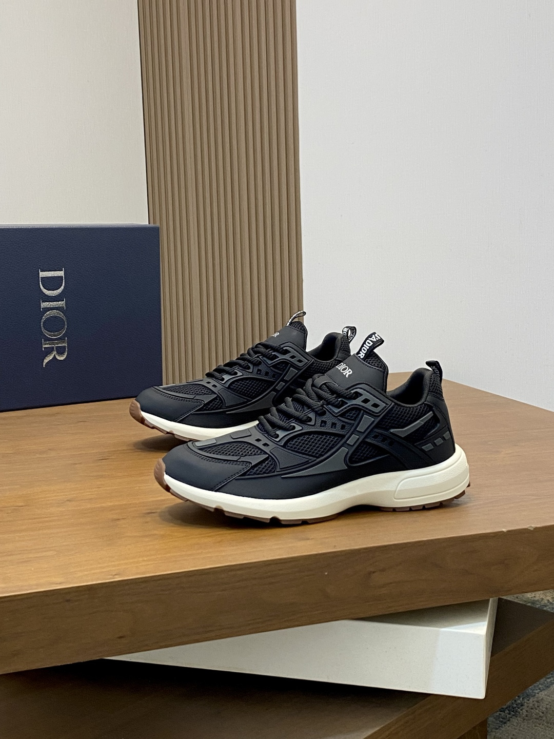 디올(DIOR) 테크니컬 메쉬 스니커즈 신발