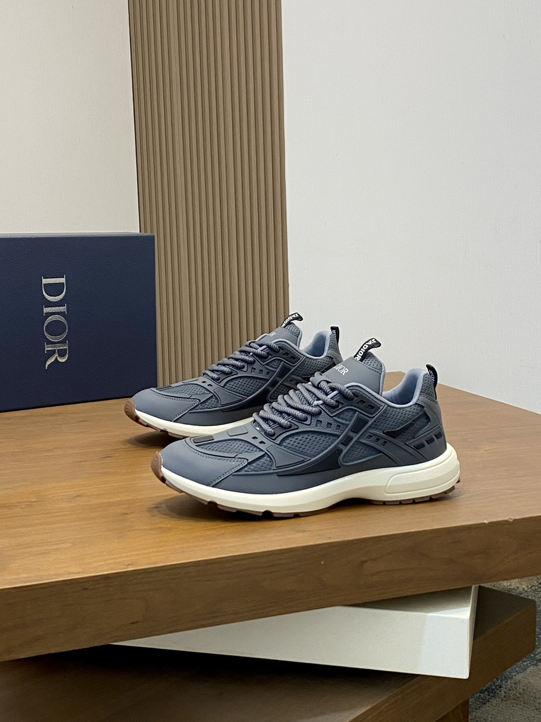 디올(DIOR) 테크니컬 메쉬 스니커즈 신발