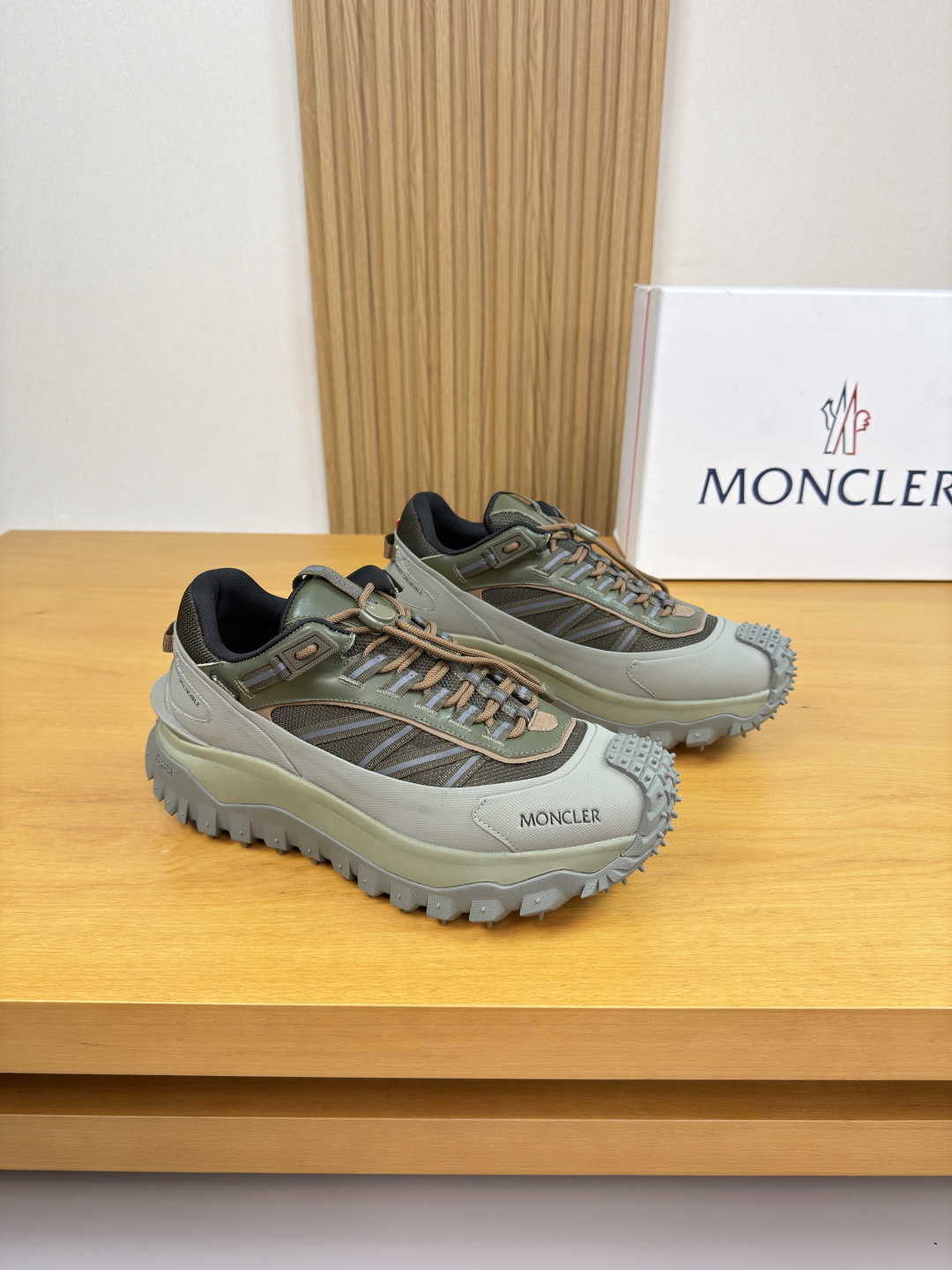 몽클레어 몽클레르(MONCLER) 하이엔드 콤비 캐주얼 스니커즈 신발