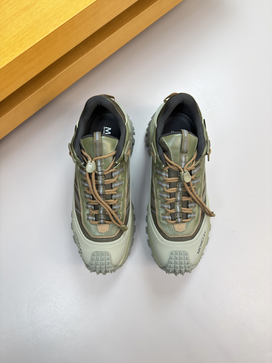 몽클레어 몽클레르(MONCLER) 하이엔드 콤비 캐주얼 스니커즈 신발