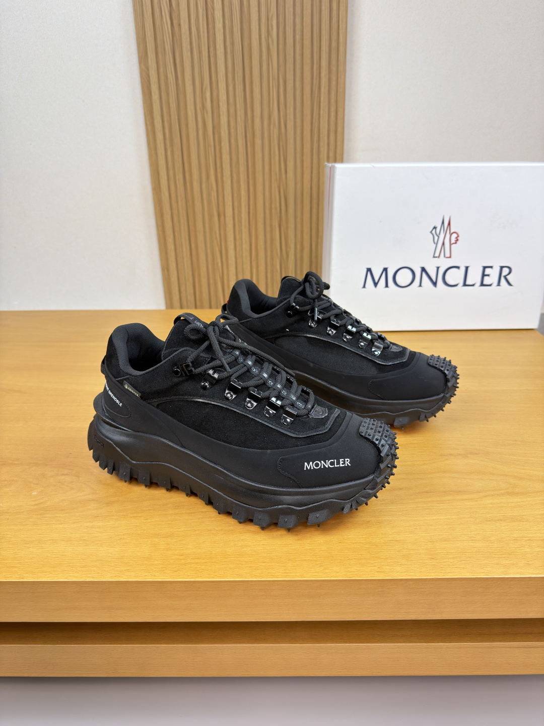몽클레어 몽클레르(MONCLER) 하이엔드 콤비 캐주얼 스니커즈 신발