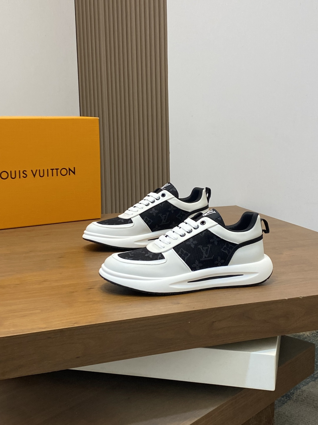 루이비통(LV) 하이엔드 컬러 콤비 스니커즈 신발