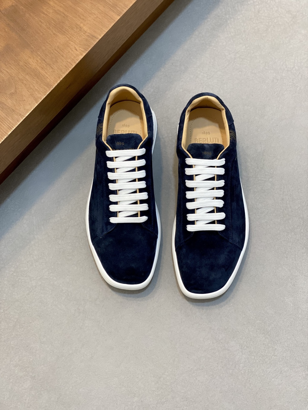 벨루티(Berluti) 스크리토 엠보 스니커즈 신발