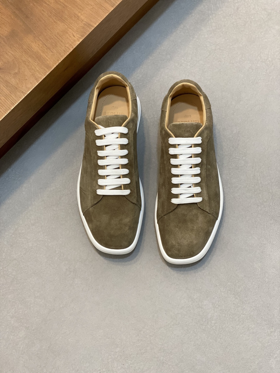 벨루티(Berluti) 스크리토 엠보 스니커즈 신발