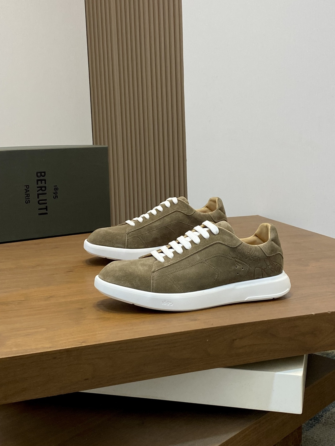 벨루티(Berluti) 스크리토 엠보 스니커즈 신발