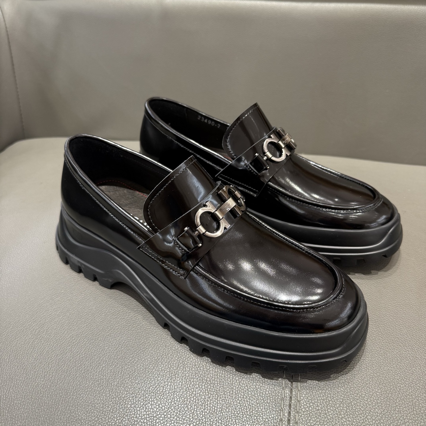 페라가모(Ferragamo) 어반 럭셔리 로퍼 구두 신발