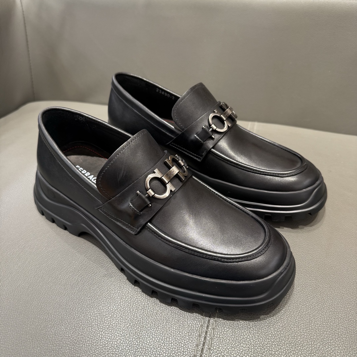 페라가모(Ferragamo) 어반 럭셔리 로퍼 구두 신발