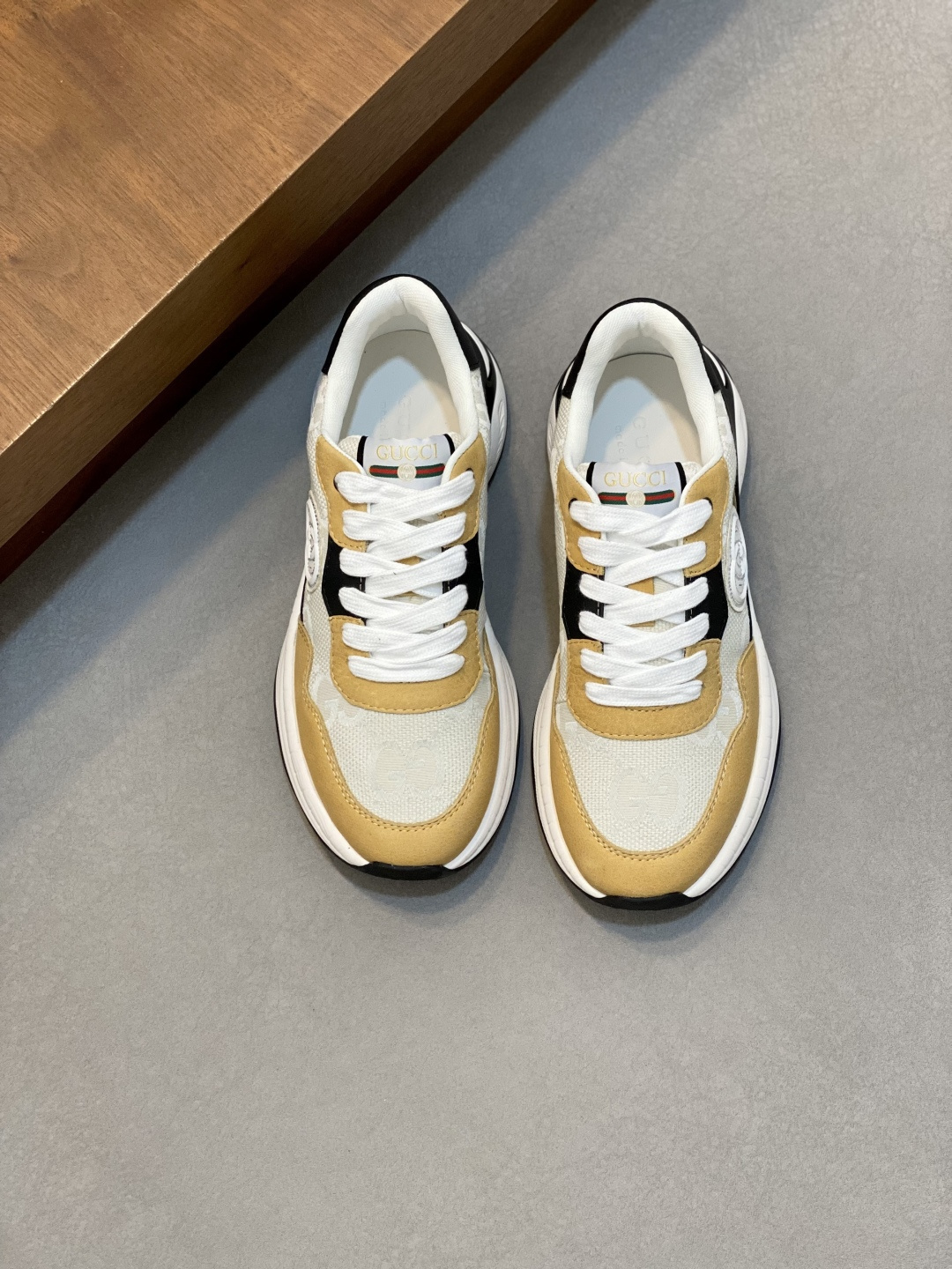 구찌(GUCCI) 빈티지 무드 데일리 스니커즈 신발