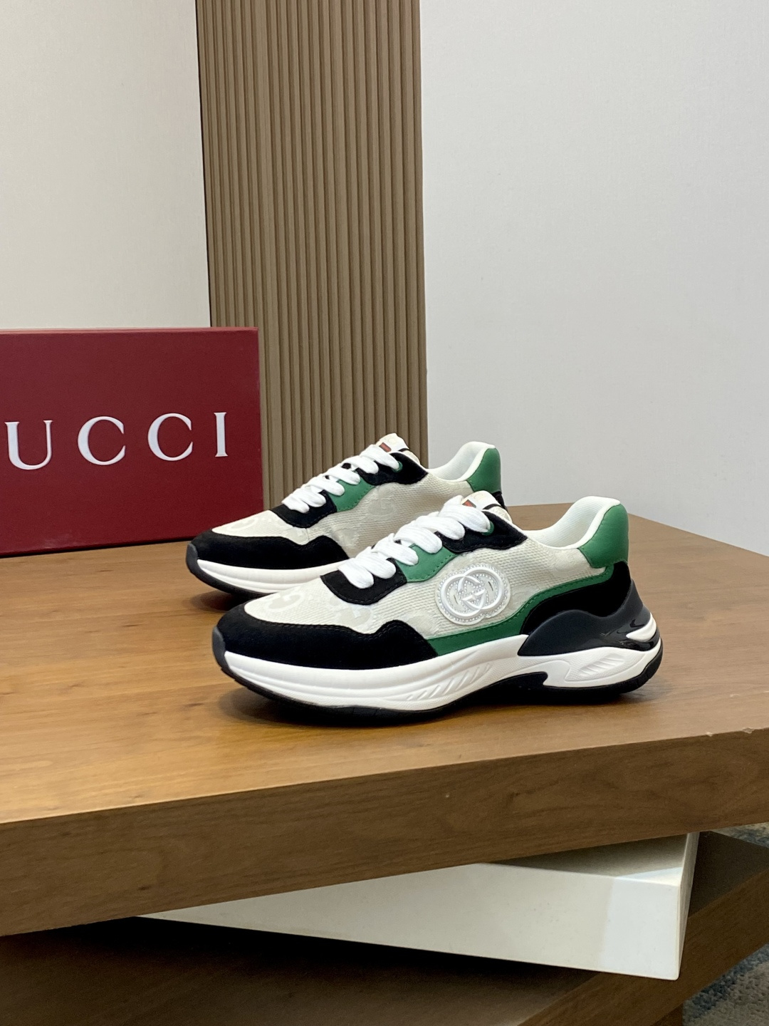 구찌(GUCCI) 빈티지 무드 데일리 스니커즈 신발