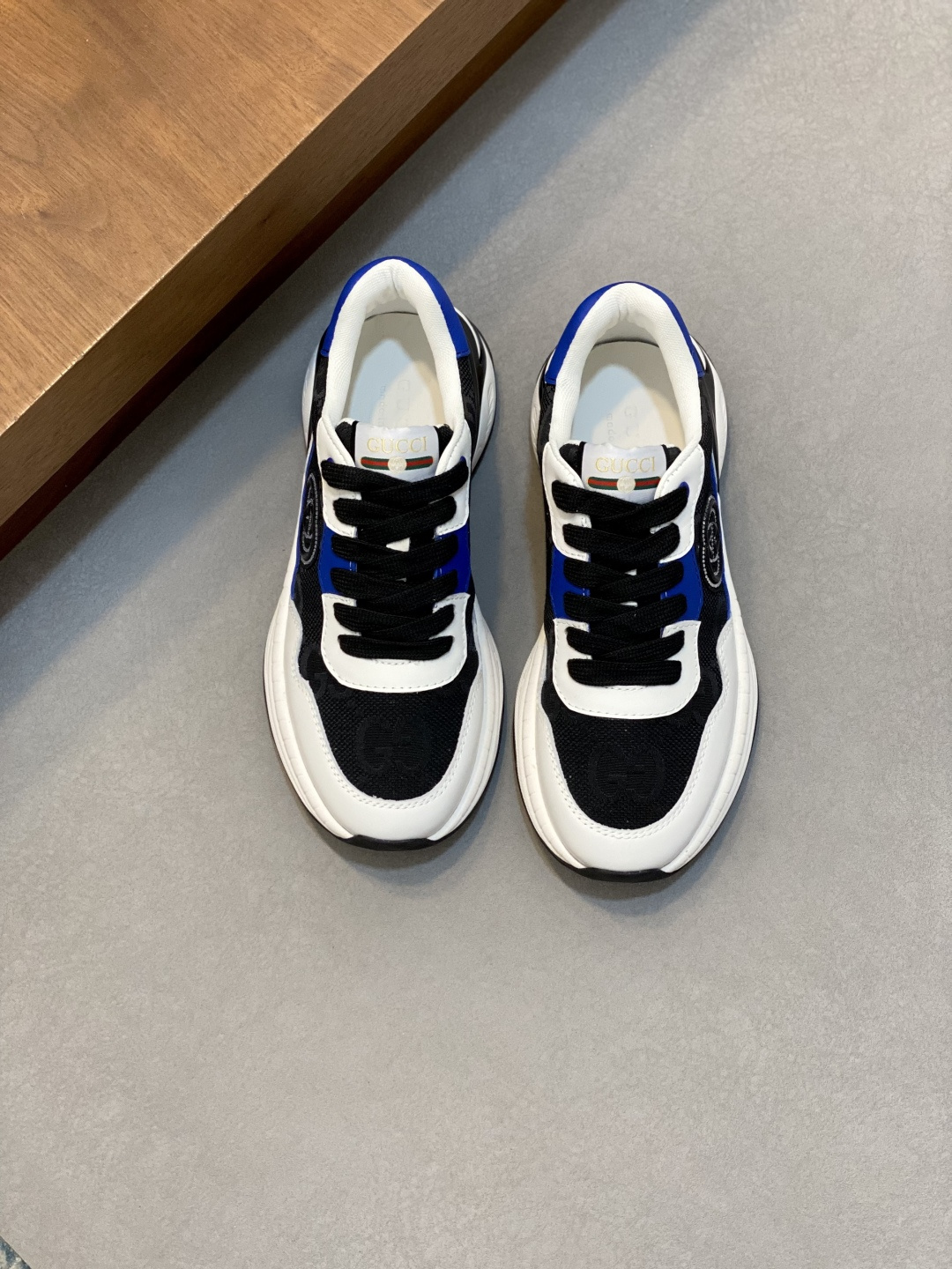 구찌(GUCCI) 빈티지 무드 데일리 스니커즈 신발