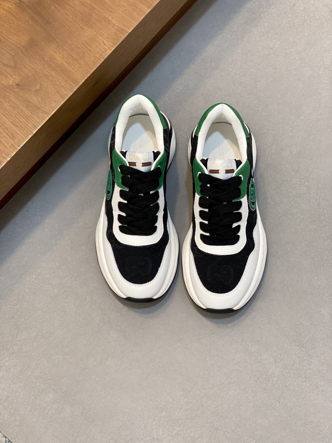 구찌(GUCCI) 빈티지 무드 데일리 스니커즈 신발