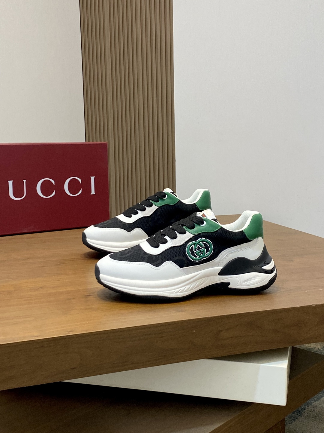 구찌(GUCCI) 빈티지 무드 데일리 스니커즈 신발