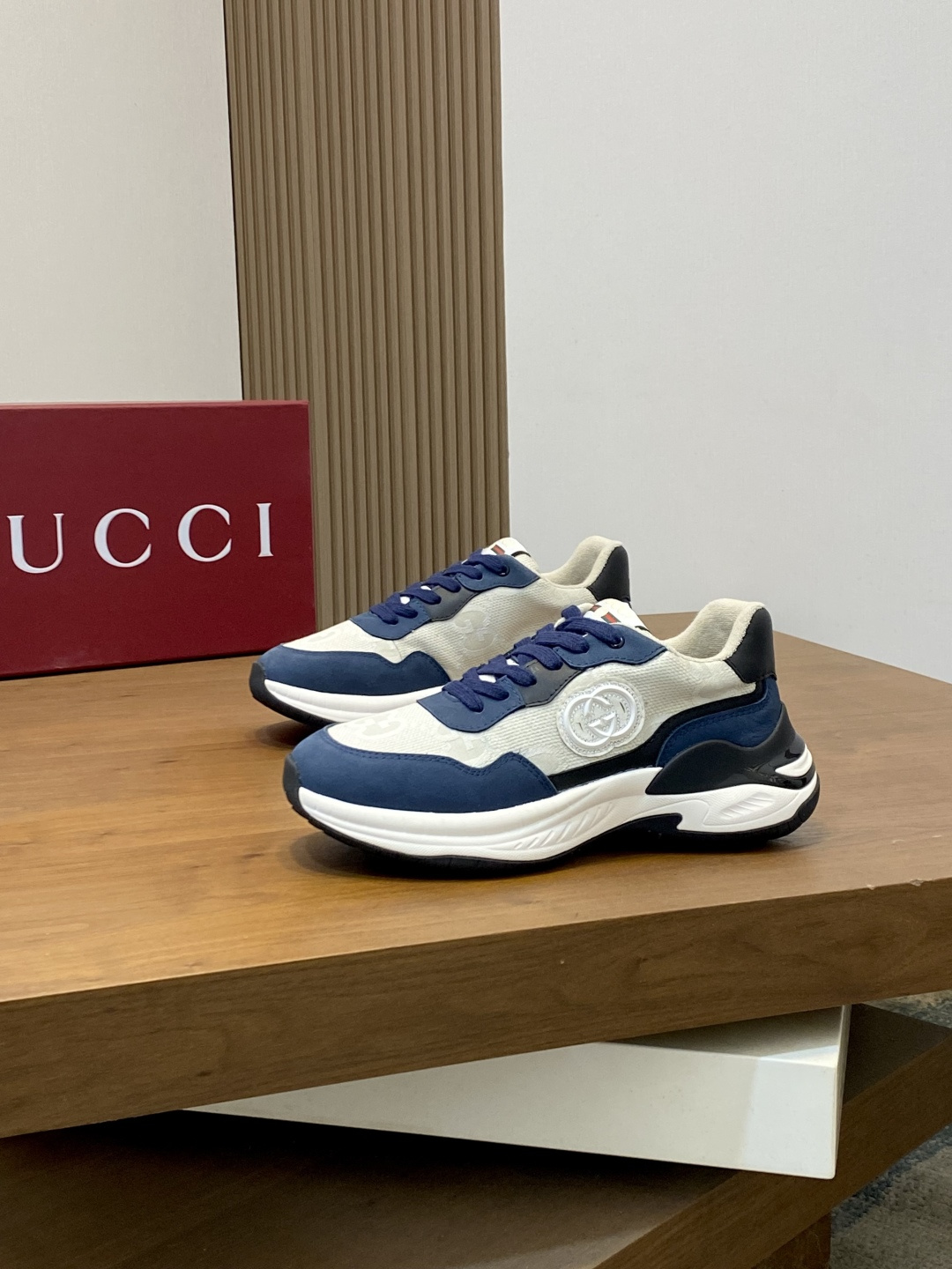 구찌(GUCCI) 빈티지 무드 데일리 스니커즈 신발