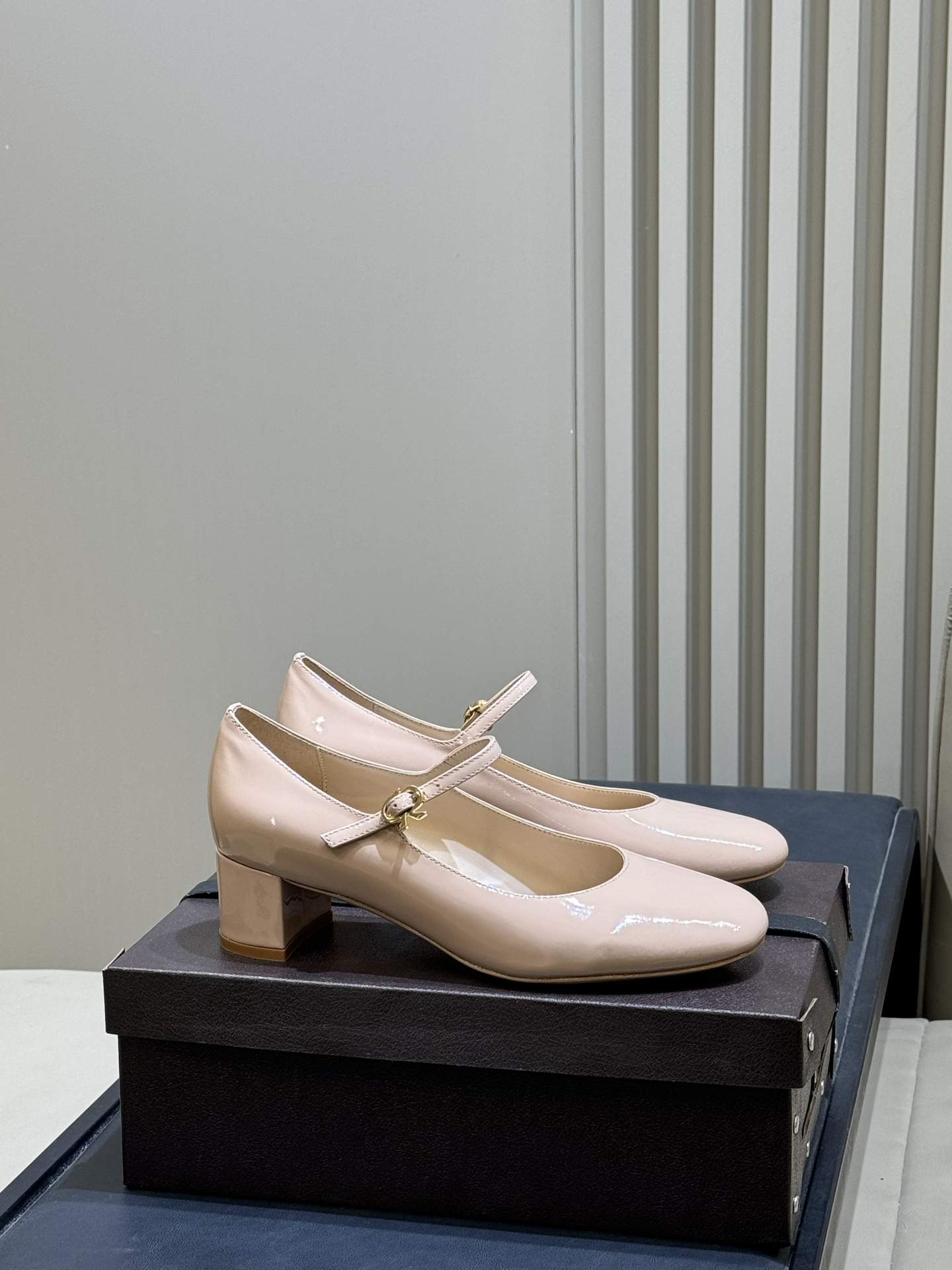 지안비토 로시(Gianvito Rossi) 메리제인 힐 신발