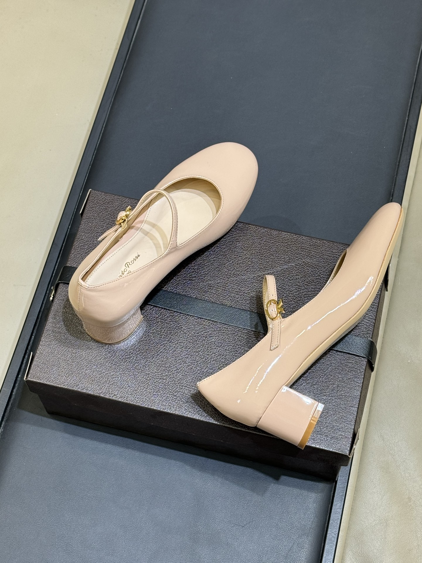 지안비토 로시(Gianvito Rossi) 메리제인 힐 신발