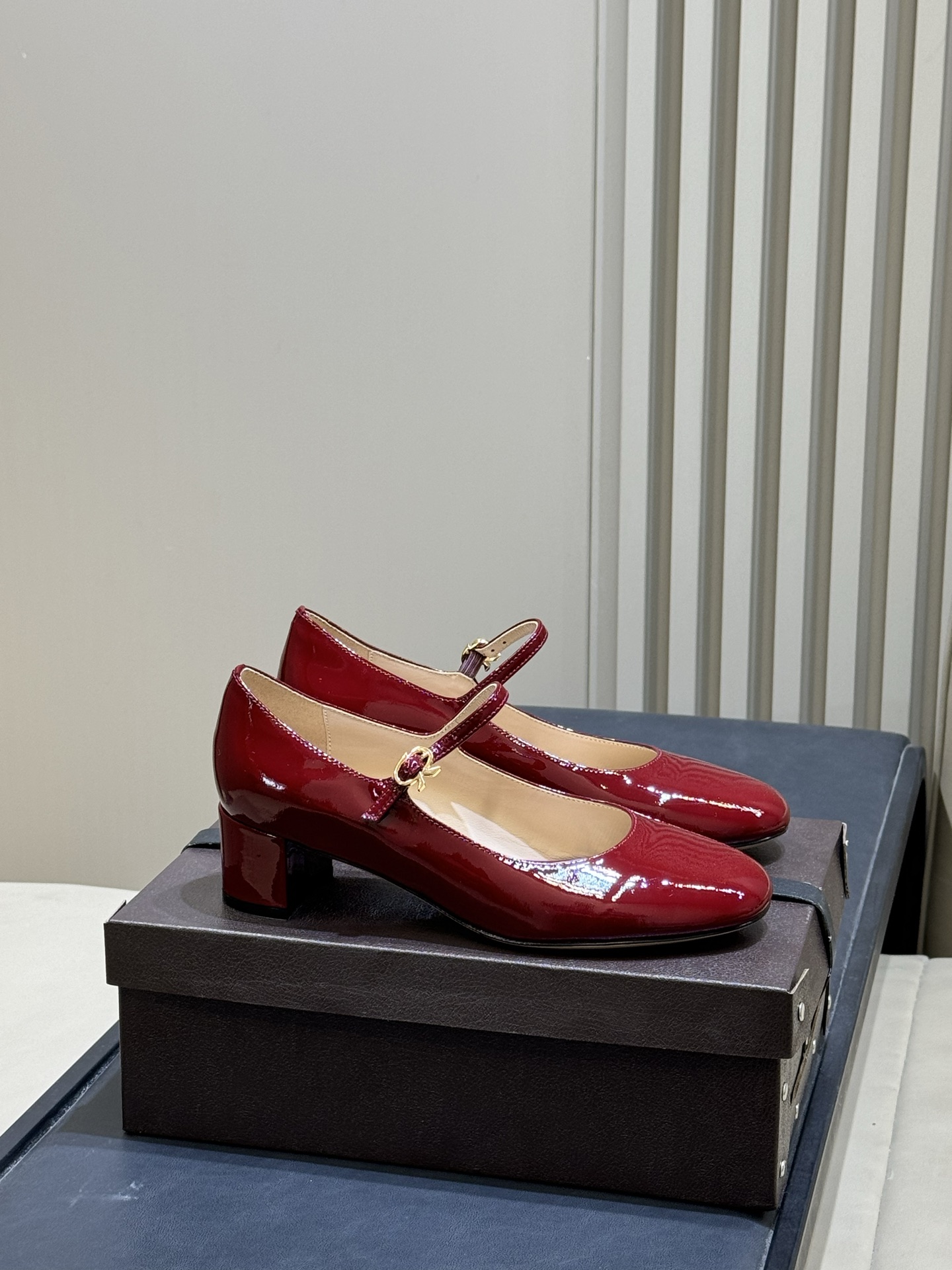 지안비토 로시(Gianvito Rossi) 메리제인 힐 신발