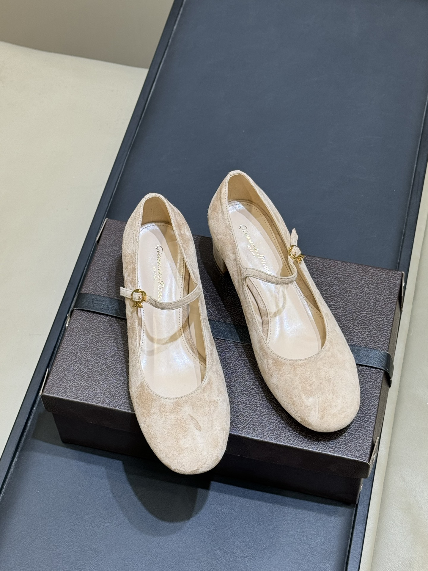 지안비토 로시(Gianvito Rossi) 메리제인 힐 신발