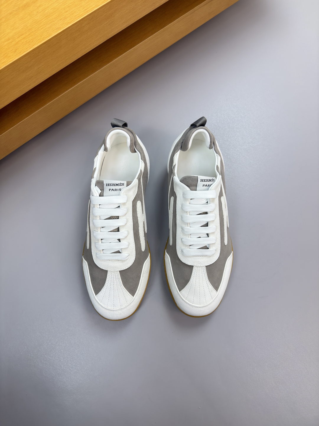 에르메스(HERMES) 하이엔드 'H' 스티치 스니커즈 신발