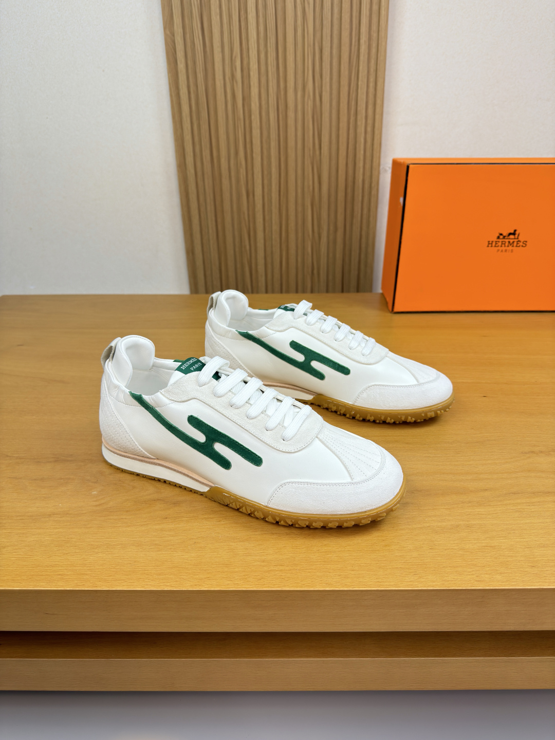 에르메스(HERMES) 하이엔드 'H' 스티치 스니커즈 신발