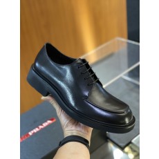 프라다(PRADA) 에나멜 메탈 로고 더비/로퍼 구두 신발