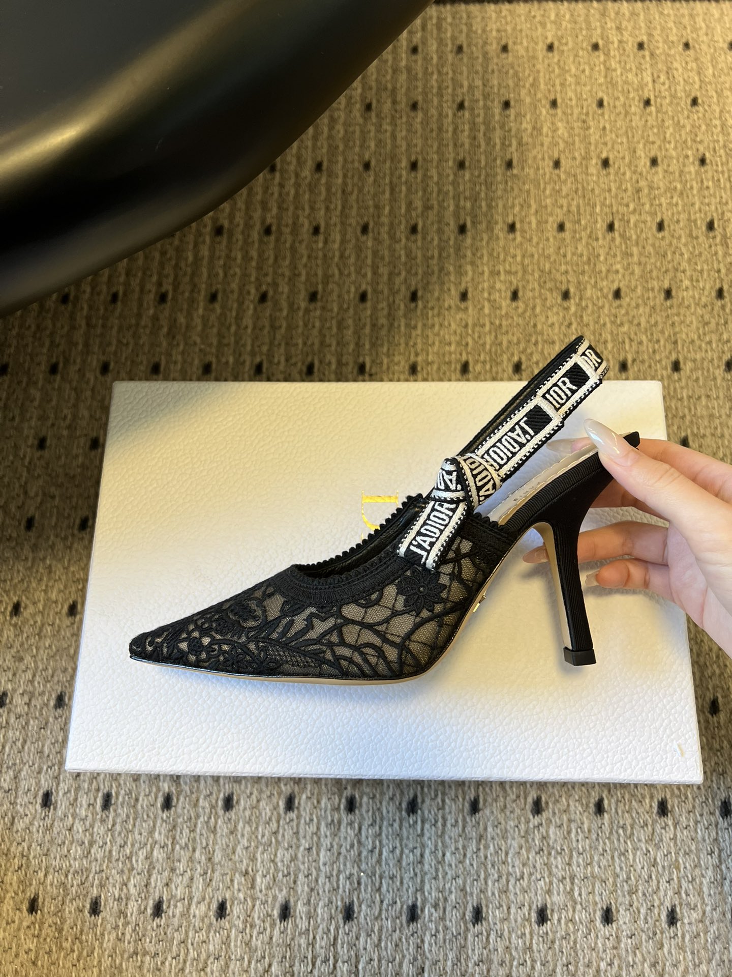 디올(DIOR) 포인티드 토 리본 하이힐 신발