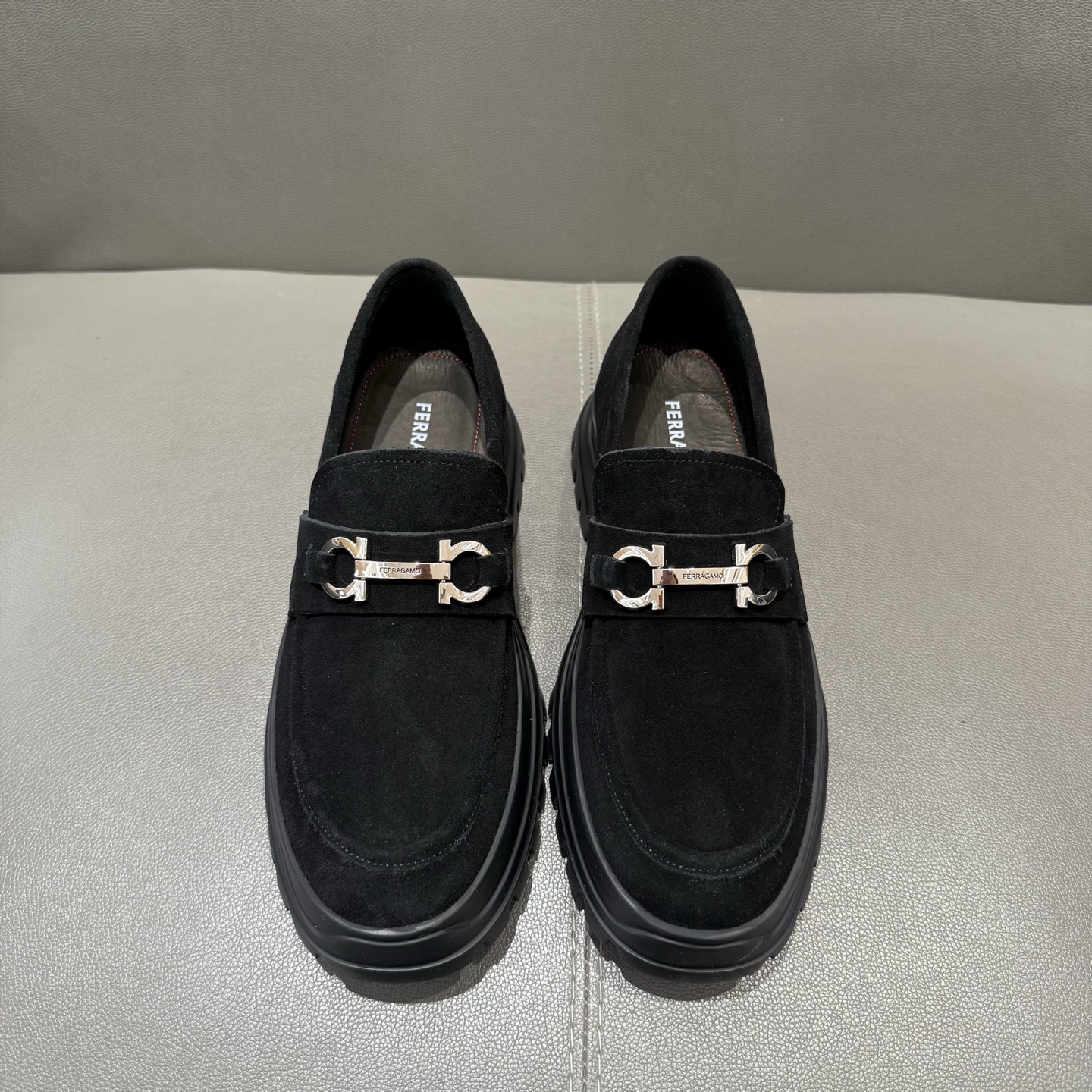 페라가모(Ferragamo) 간치니 튜블러 모카신 로퍼 구두 신발