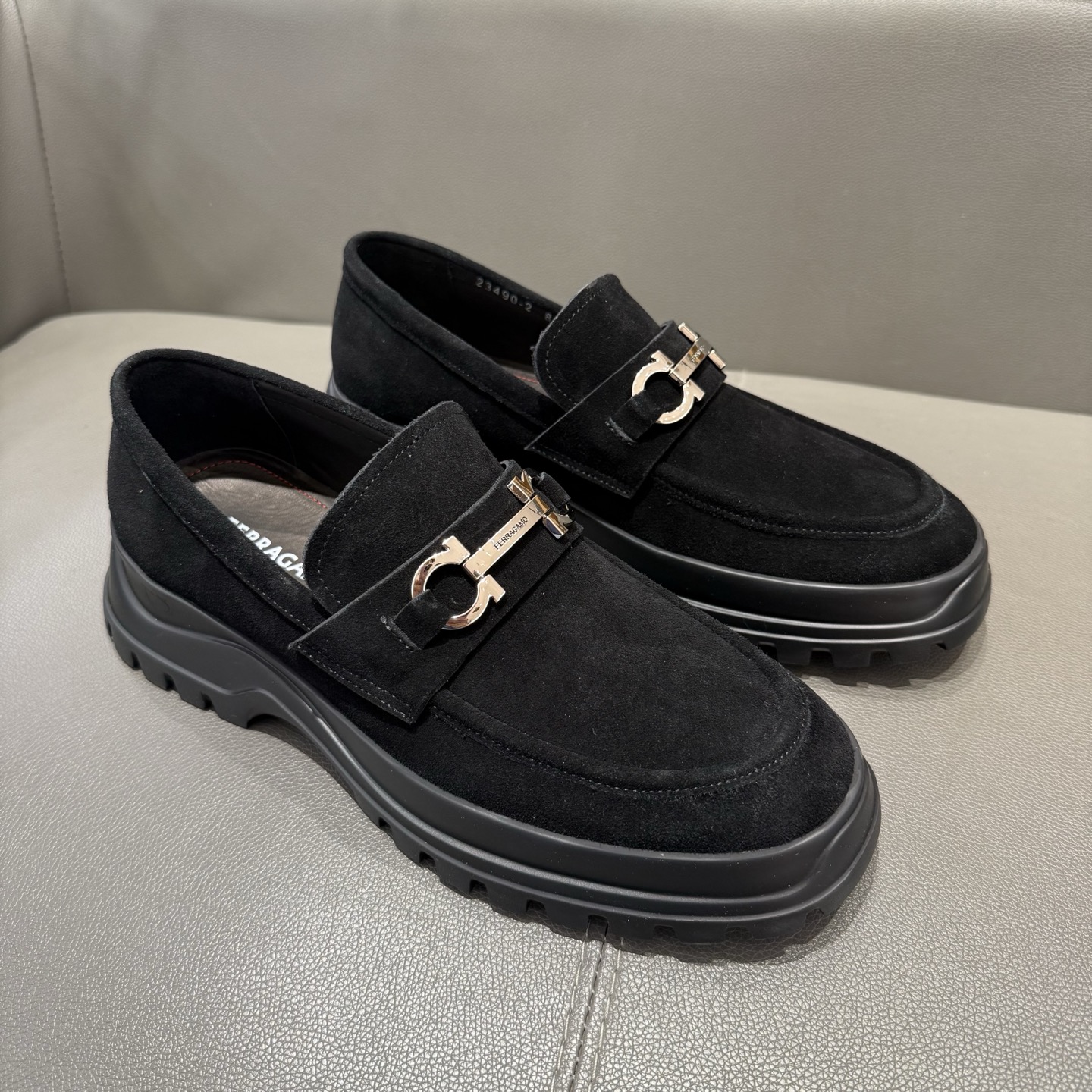 페라가모(Ferragamo) 간치니 튜블러 모카신 로퍼 구두 신발