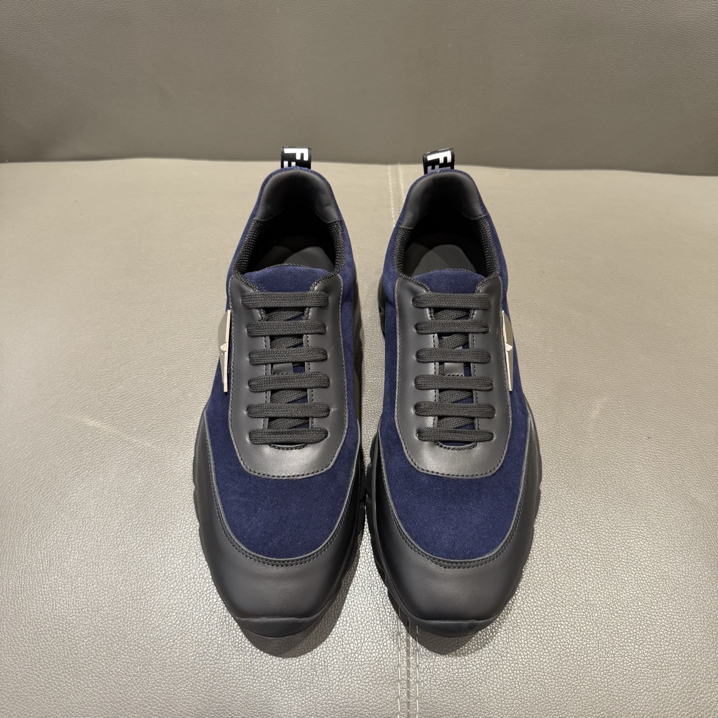 펜디(FENDI) 몬스터 아이 스니커즈 신발