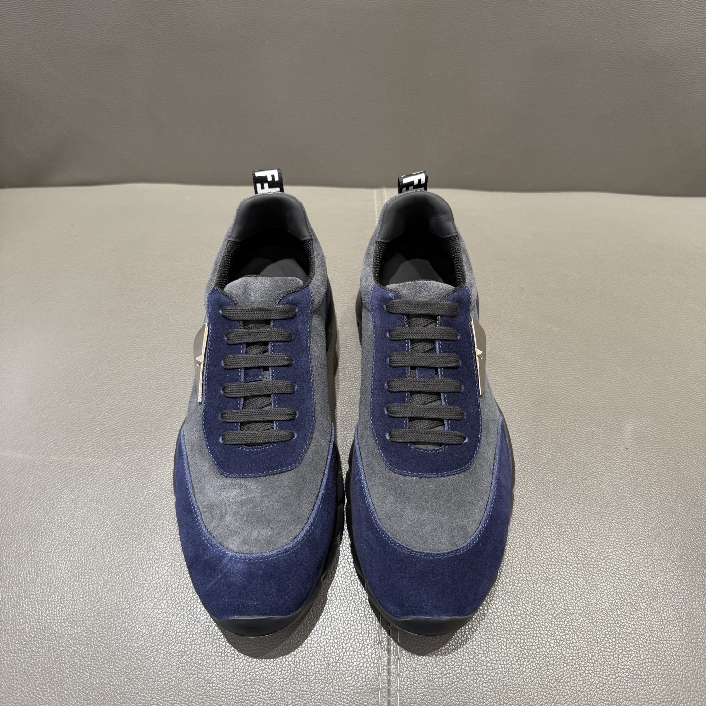 펜디(FENDI) 몬스터 아이 스니커즈 신발