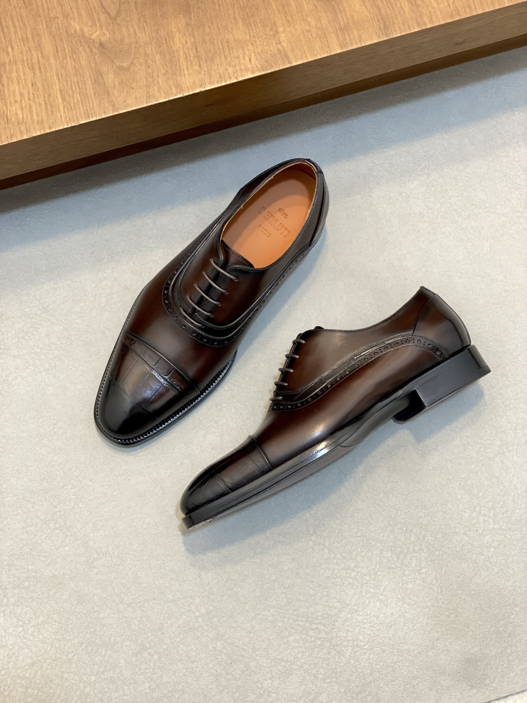 벨루티(Berluti) 하이엔드 수작업 파티나 드레스 슈즈 구두 신발