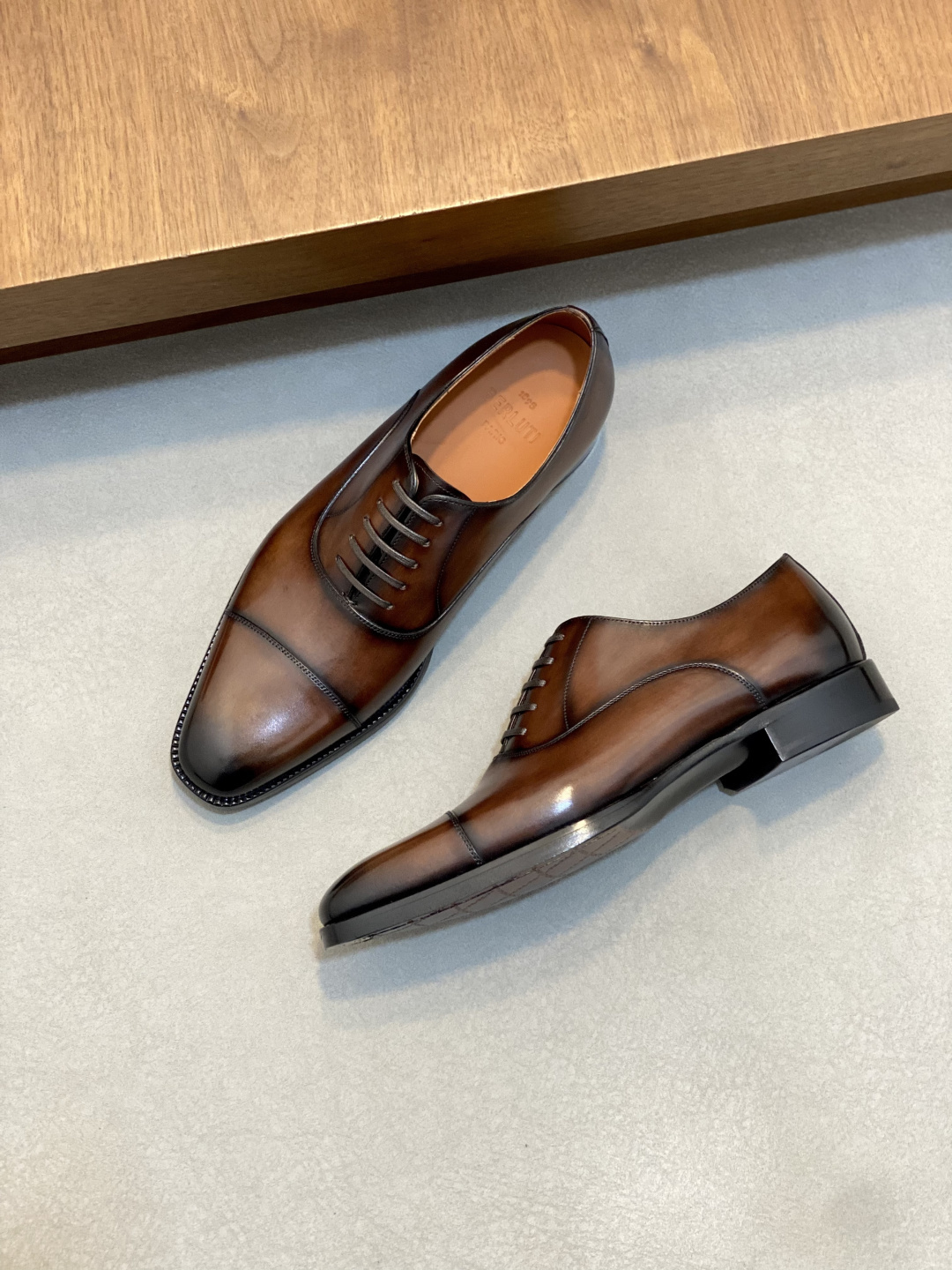 벨루티(Berluti) 하이엔드 수작업 파티나 드레스 슈즈 구두 신발