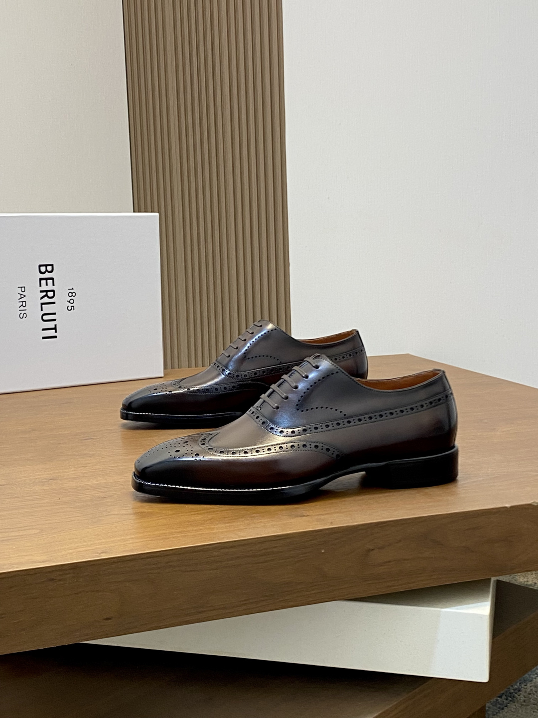 벨루티(Berluti) 하이엔드 수작업 파티나 드레스 슈즈 구두 신발