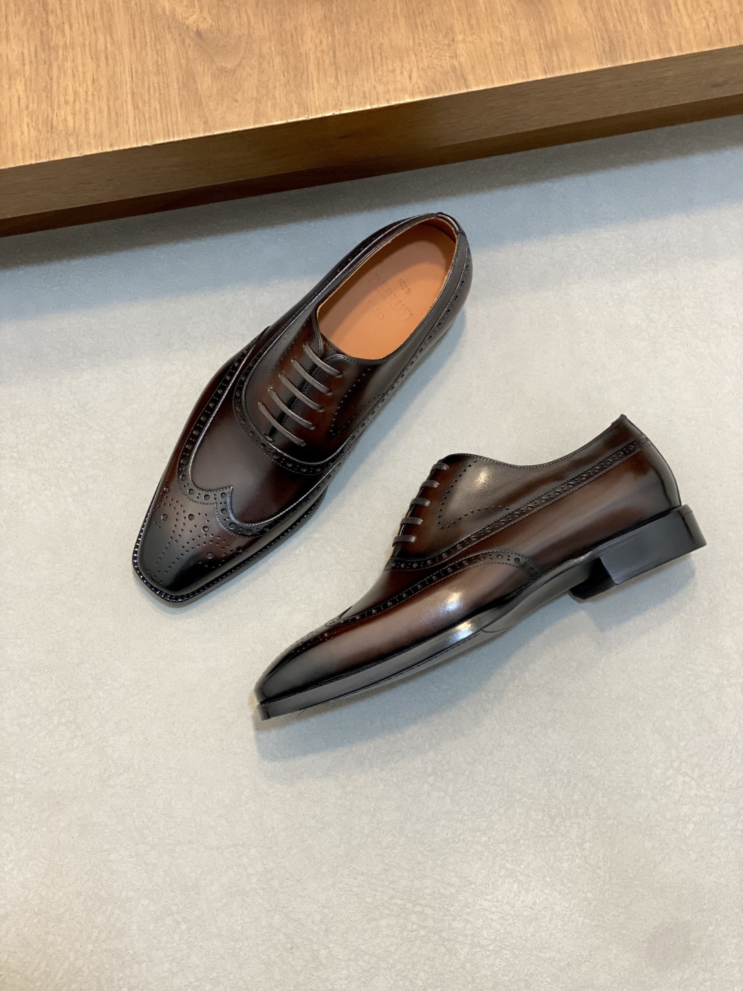 벨루티(Berluti) 하이엔드 수작업 파티나 드레스 슈즈 구두 신발