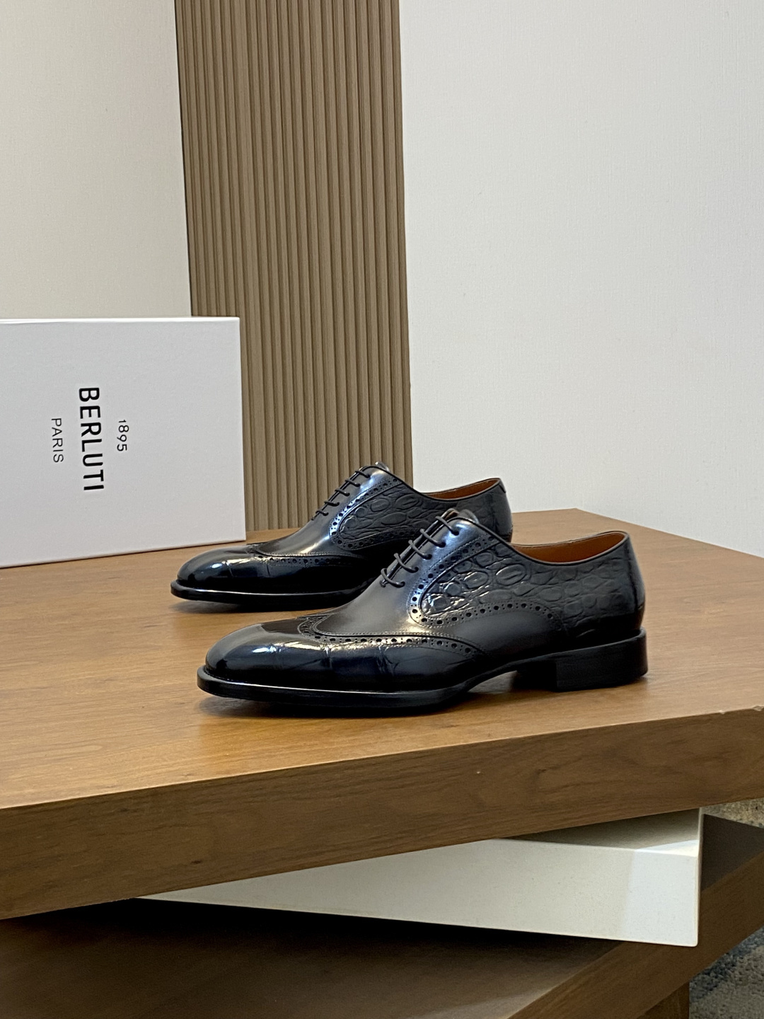 벨루티(Berluti) 하이엔드 수작업 파티나 드레스 슈즈 구두 신발