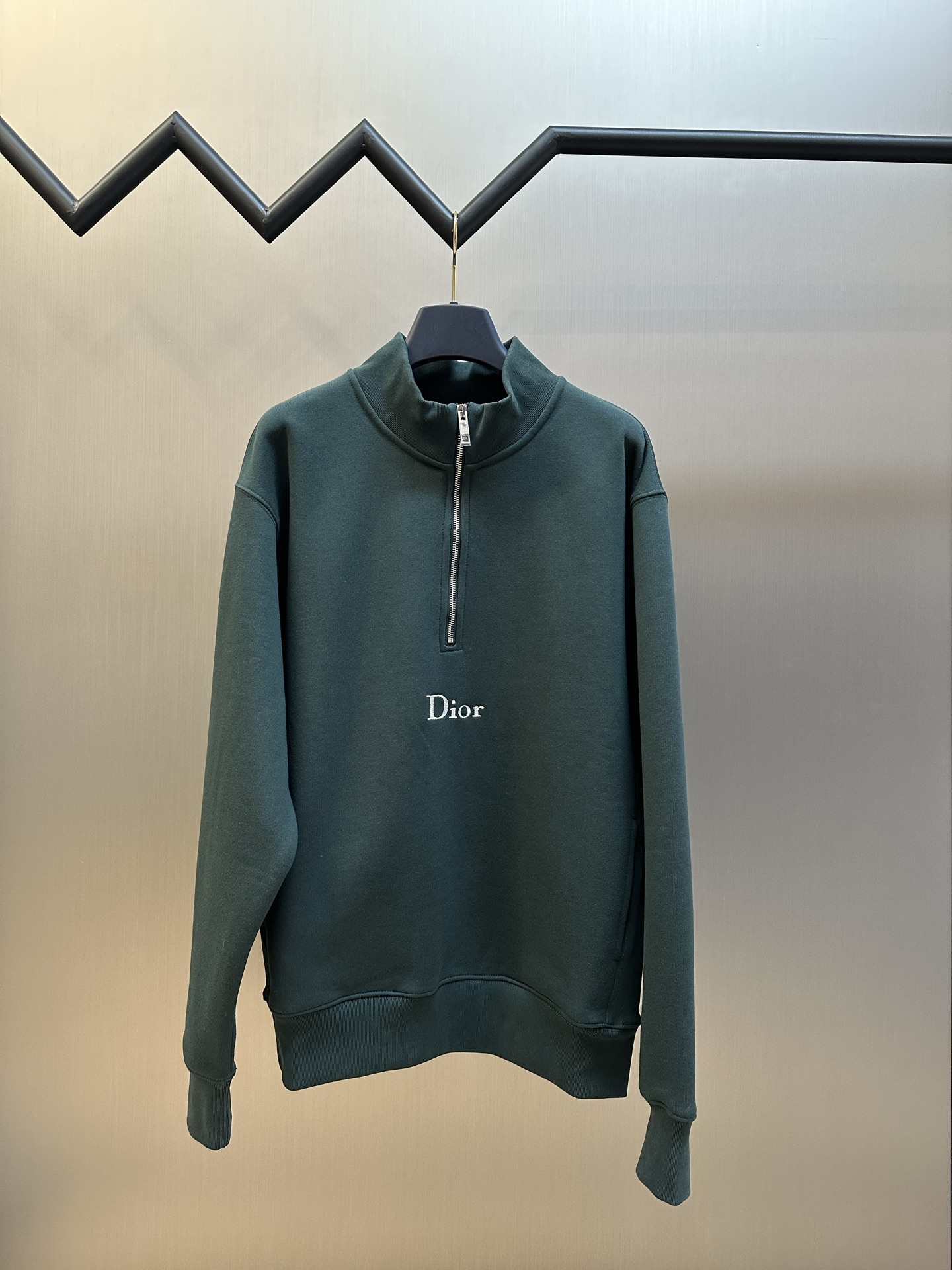 디올(DIOR) 하프 지퍼 로고 스웨트셔츠 의류