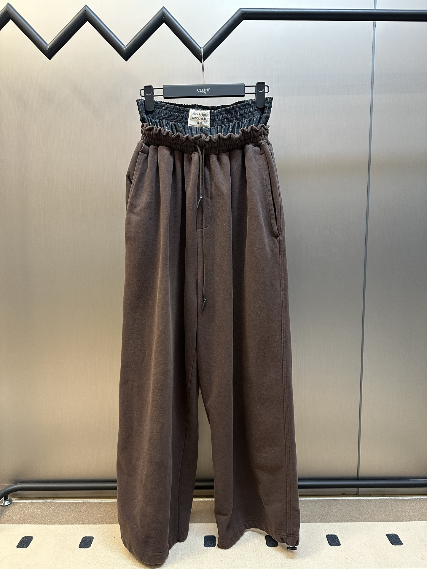 아크네(Acne studios) 로고 레이어드 스타일 롱 팬츠 의류