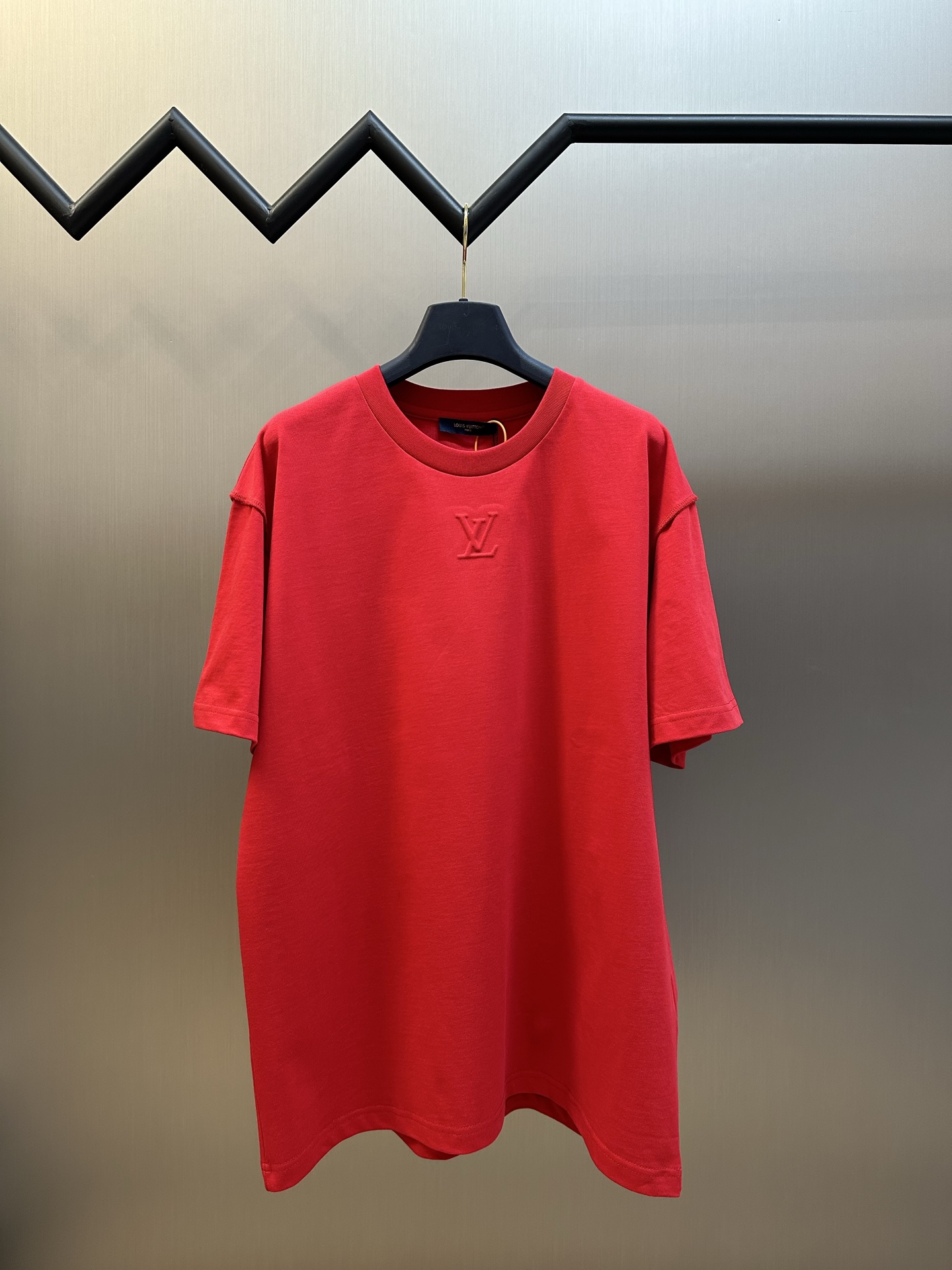 루이비통(LV) 입체 로고 엠보 반팔 티셔츠 의류