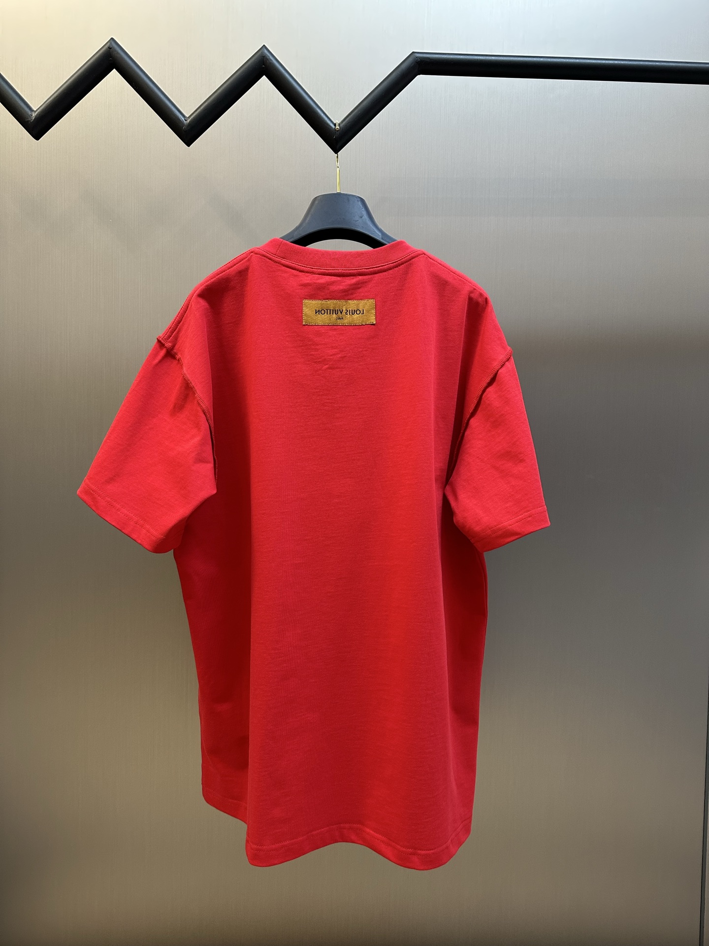 루이비통(LV) 입체 로고 엠보 반팔 티셔츠 의류