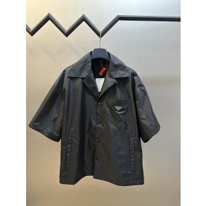 프라다(PRADA) 삼각 로고 반팔 셔츠 의류